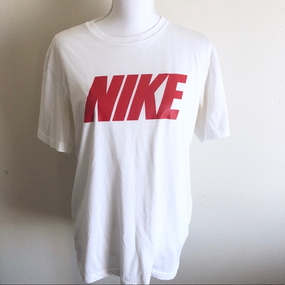 Nike Tops - Nike Tee